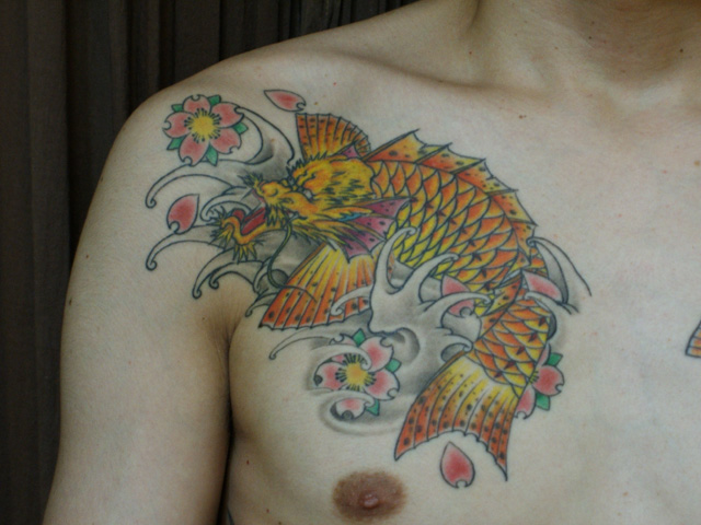 龍魚のタトゥー画像