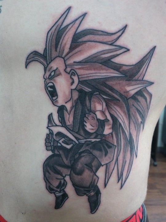 脇腹にドラゴンボール孫悟空のタトゥー