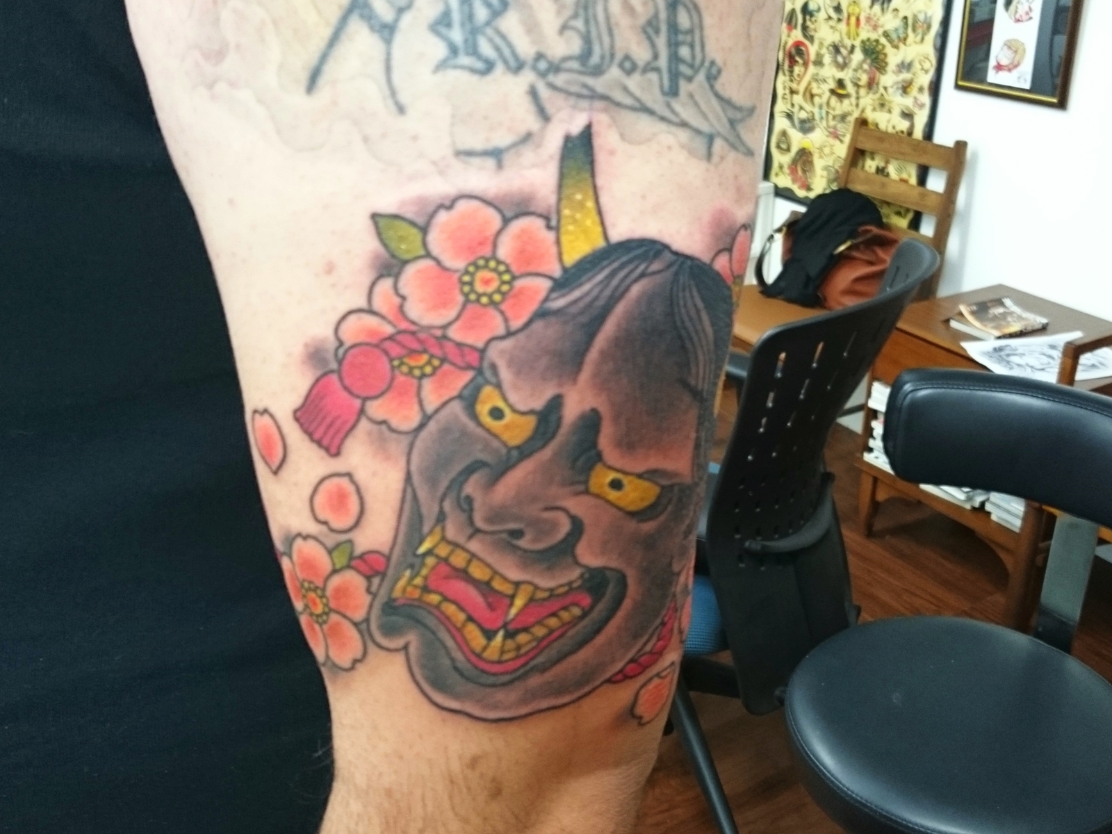 般若と桜のタトゥー