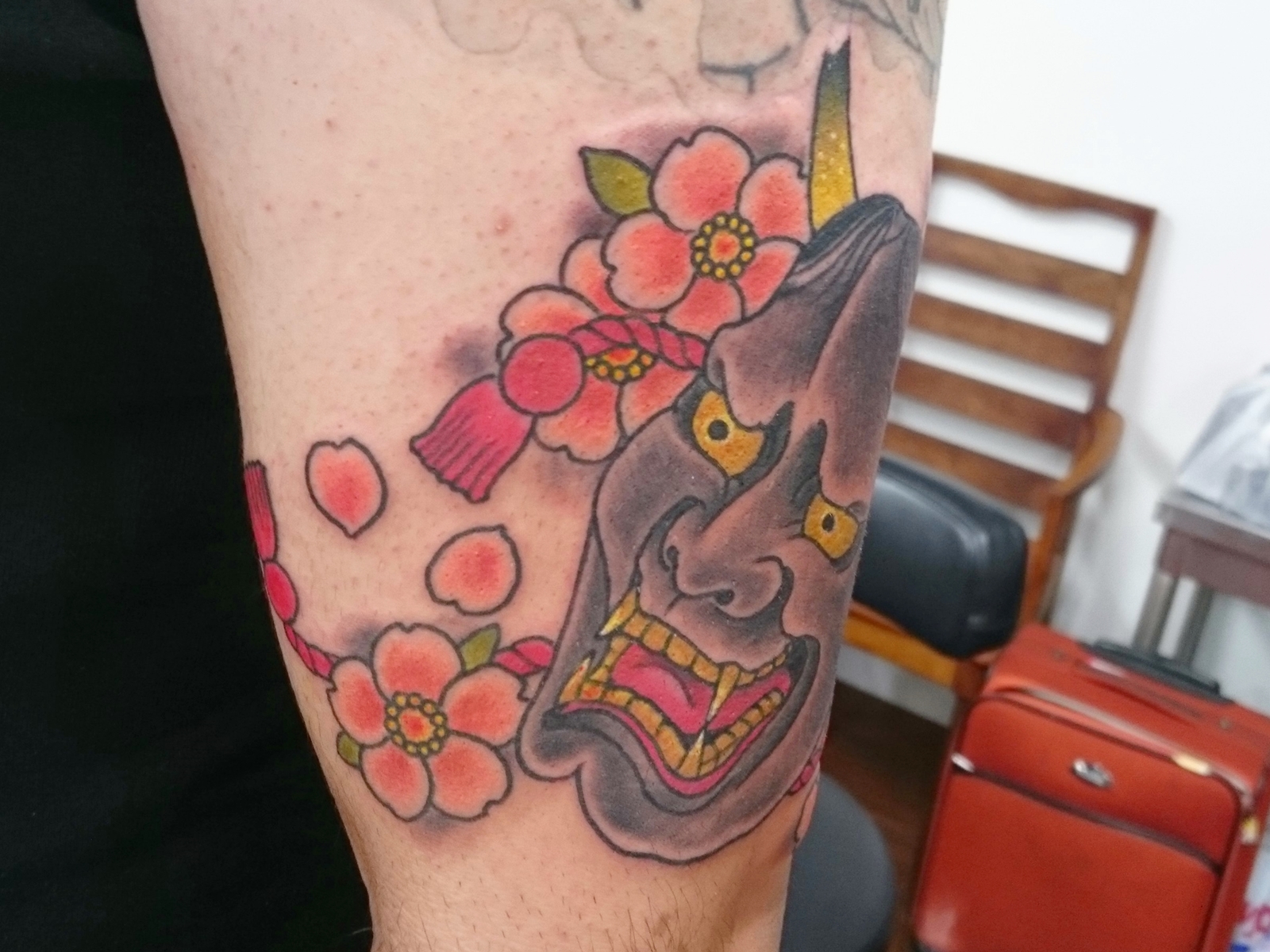 般若と桜のタトゥー画像