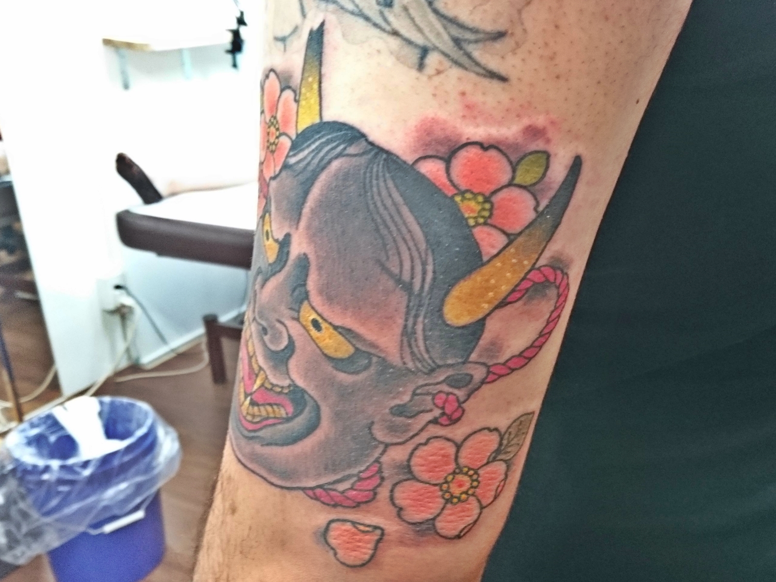 般若と桜のタトゥー画像