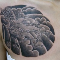 龍のタトゥー画像