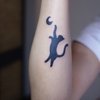 月と猫のタトゥー画像